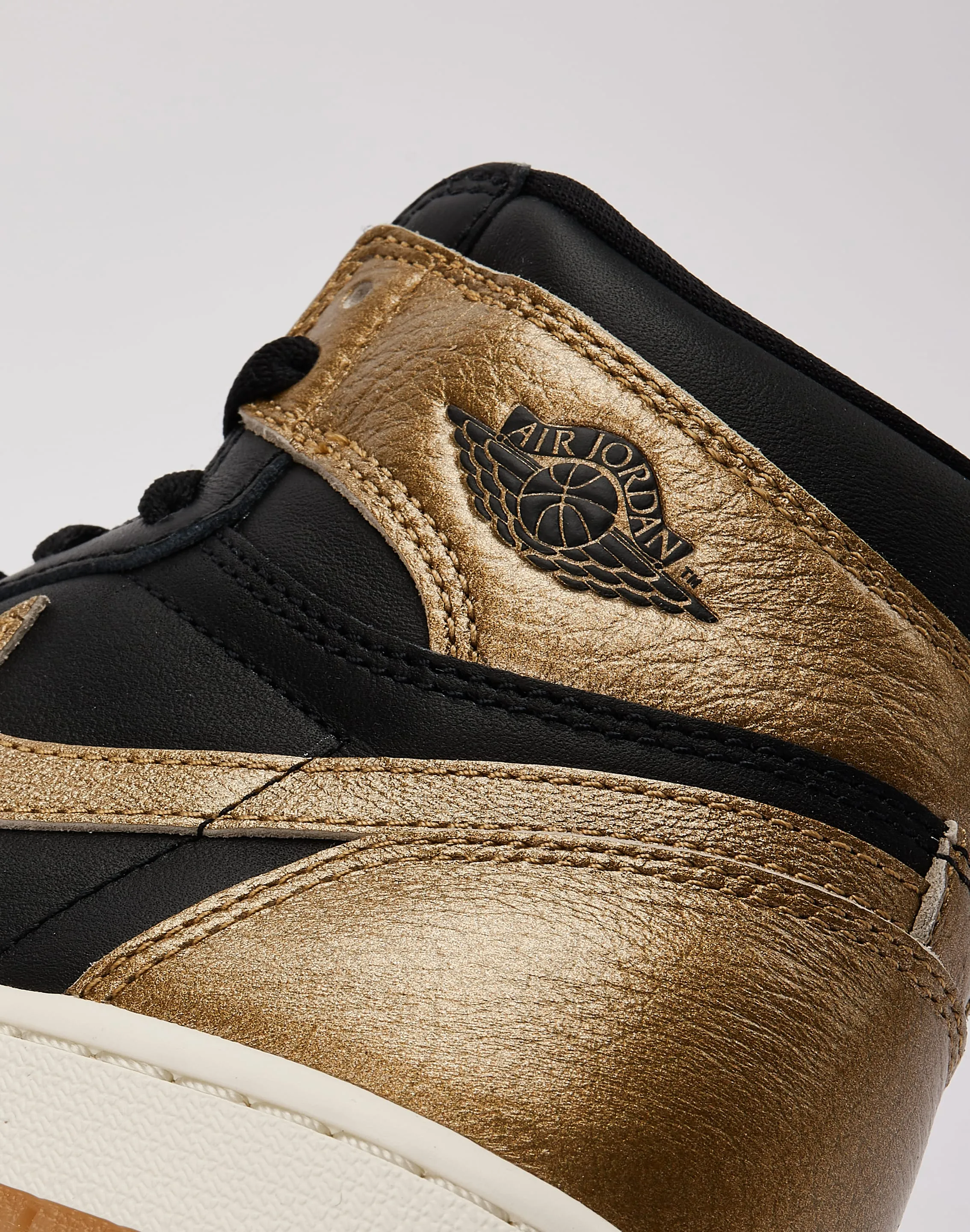 Jordan Air Jordan 1 Retro High OG ‘Black And Gold’ Grade-School
